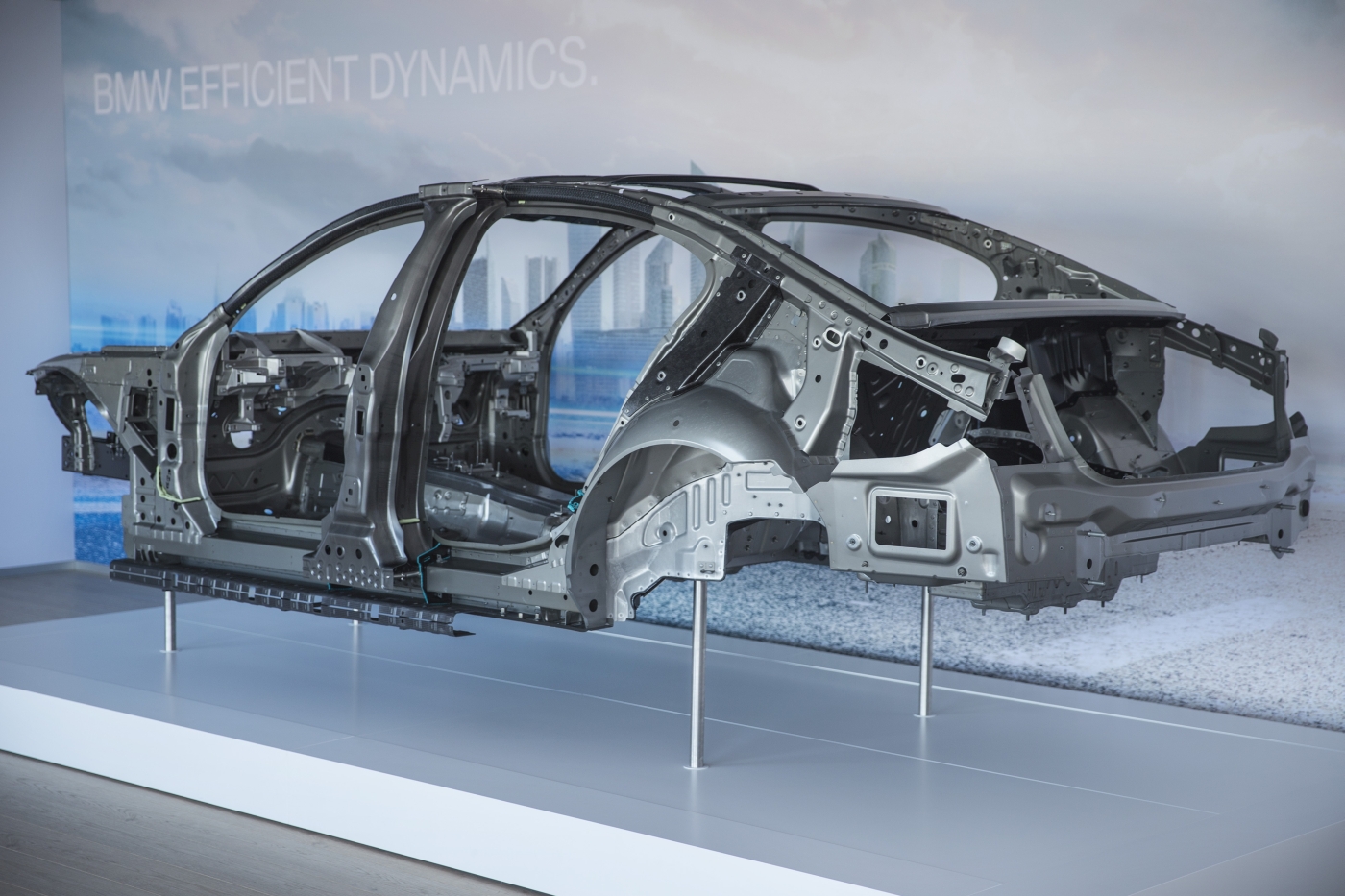 The “Carbon Core” body of the new BMW 7 series is a prime example for the innovative use of composites in large-scale automotive production. © BMW Group/SGL Group